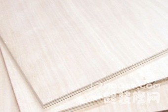 胶合板厚度与规格在地板基材选择中的关键考量